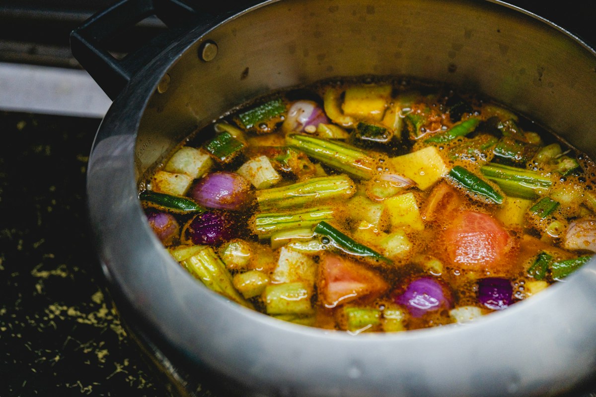Gedämpfter Lachs mit Gemüse